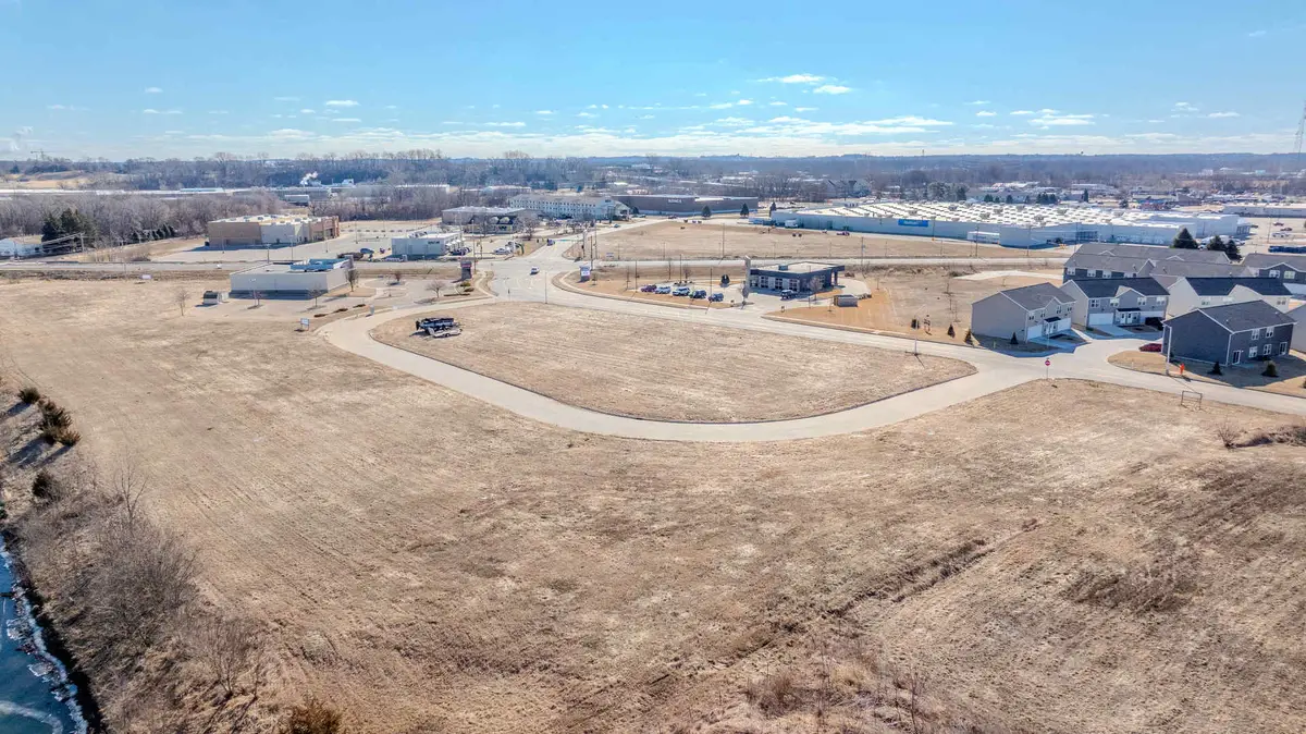 2460 Lillian Way, Clinton, IA 52732 - #1