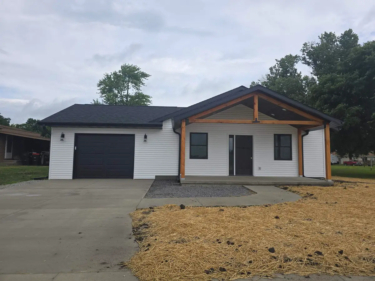 1005 Augusta Road, Carthage, IL 62321 - #1