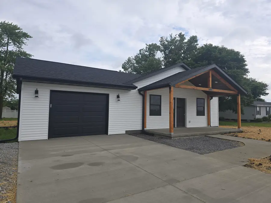 1005 Augusta Road, Carthage, IL 62321 - #3