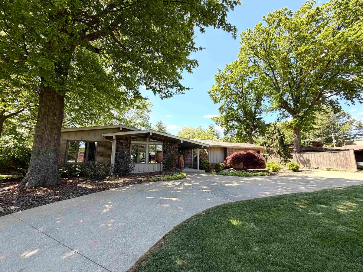 208 N Sunny Slope Street N, West Frankfort, IL 62896 - #1