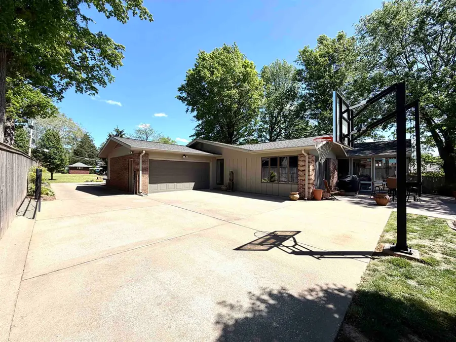 208 N Sunny Slope Street N, West Frankfort, IL 62896 - #2