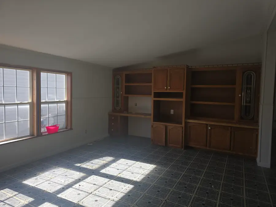 206 W 1st Avenue, La Harpe, IL 61450 - #2
