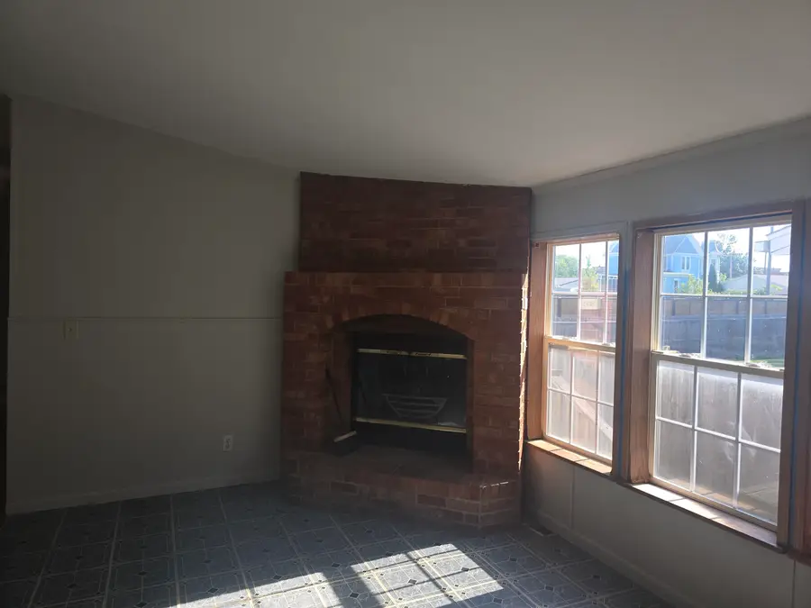 206 W 1st Avenue, La Harpe, IL 61450 - #3