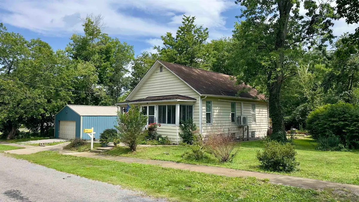 308 E Manila Street E, West Frankfort, IL 62896 - #1