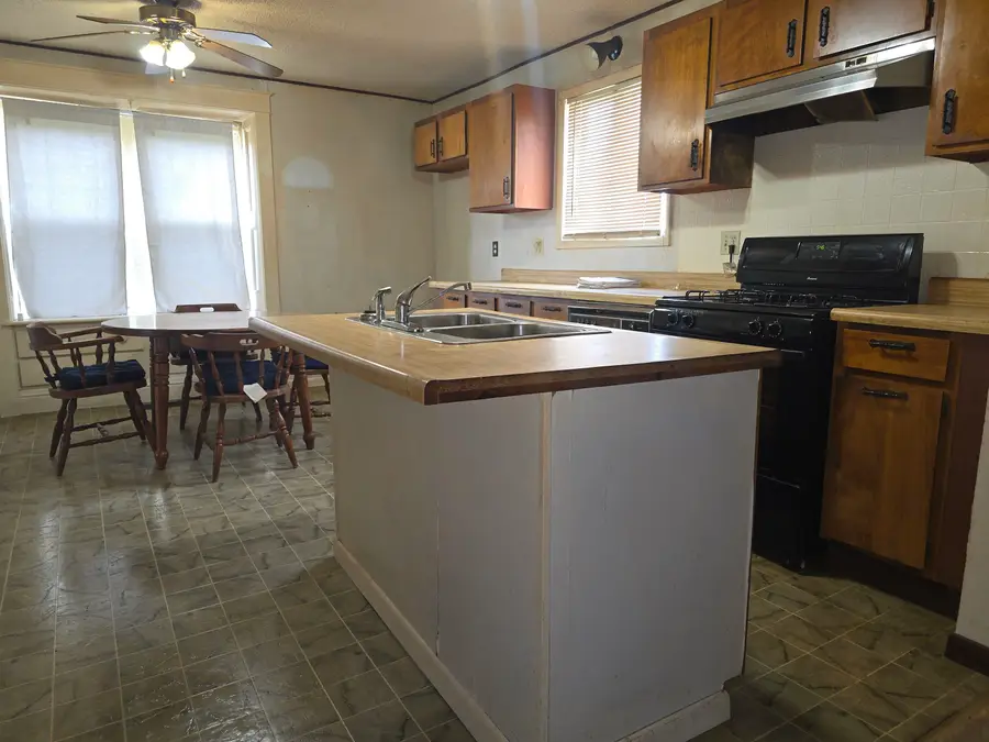 57 W Main Street, Carthage, IL 62321 - #2