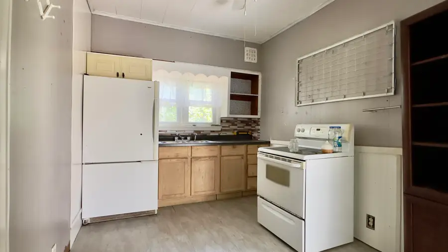 604 E Washington Street E, Christopher, IL 62822 - #3