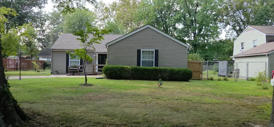 907 Lickliter Street, Benton, IL 62812 - #3