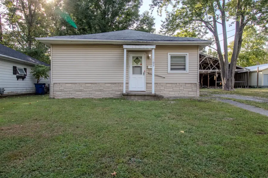 905 S Mcclelland Street, West Frankfort, IL 62896 - #2