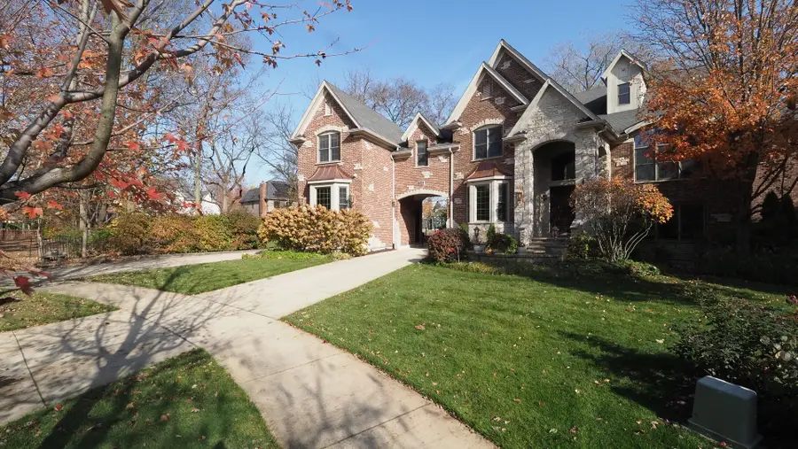 616 Driftwood Court, Naperville, IL 60540 - Image #2