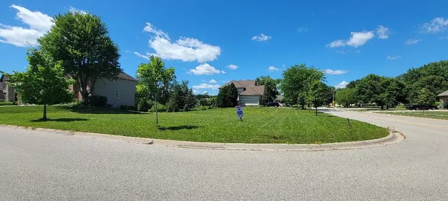 812 Wedgewood Drive, Crystal Lake, IL 60014 - Image #2