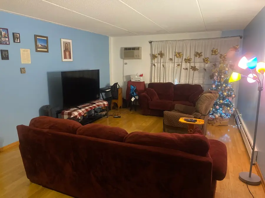 Address Withheld By Seller, Addison, IL 60101 - Image #2