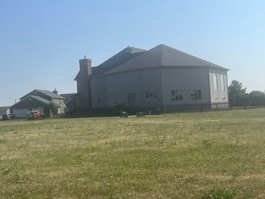 235 Saint Andrews Drive, Dekalb, IL 60115 - Image #2