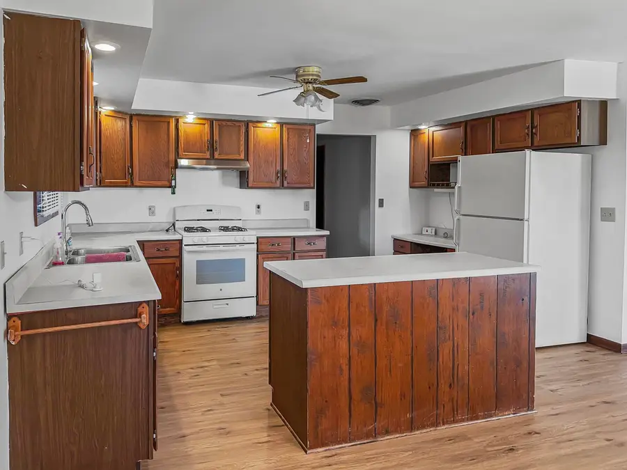 609 E Porter Avenue, Watseka, IL 60970 - Image #3