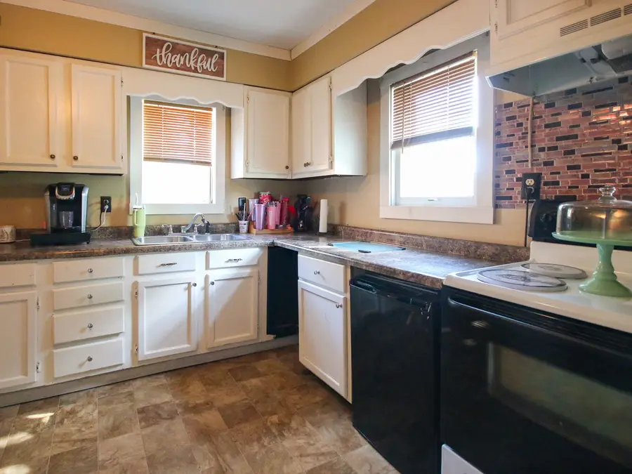 323 N Main Street, Earlville, IL 60518 - Image #3