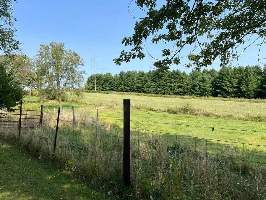 4304 W Lily Creek Road, Freeport, IL 61032 - Image #2