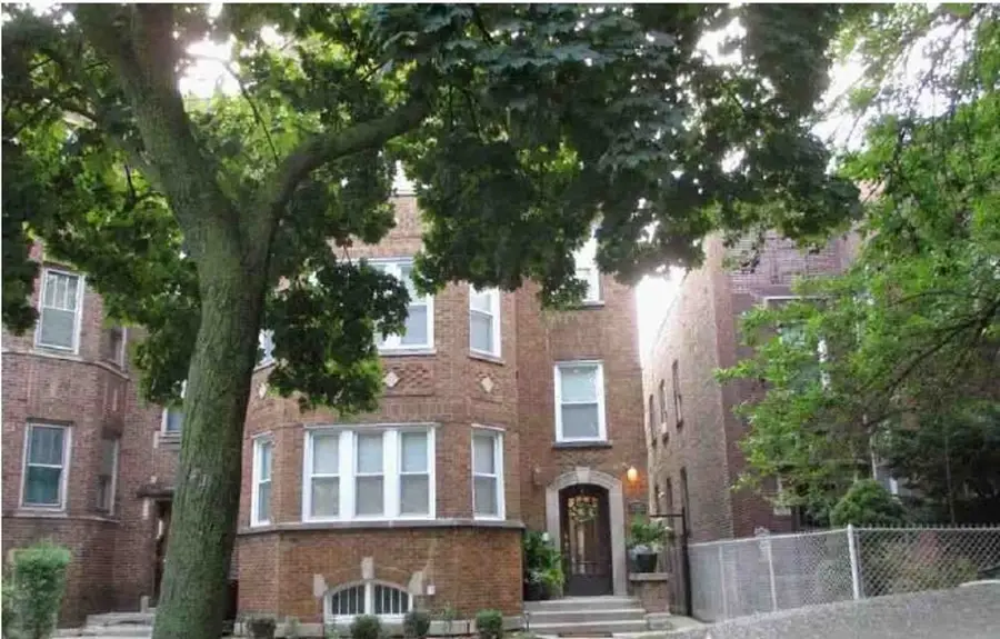 7743 S East End Avenue, Chicago, IL 60649 - Image #2