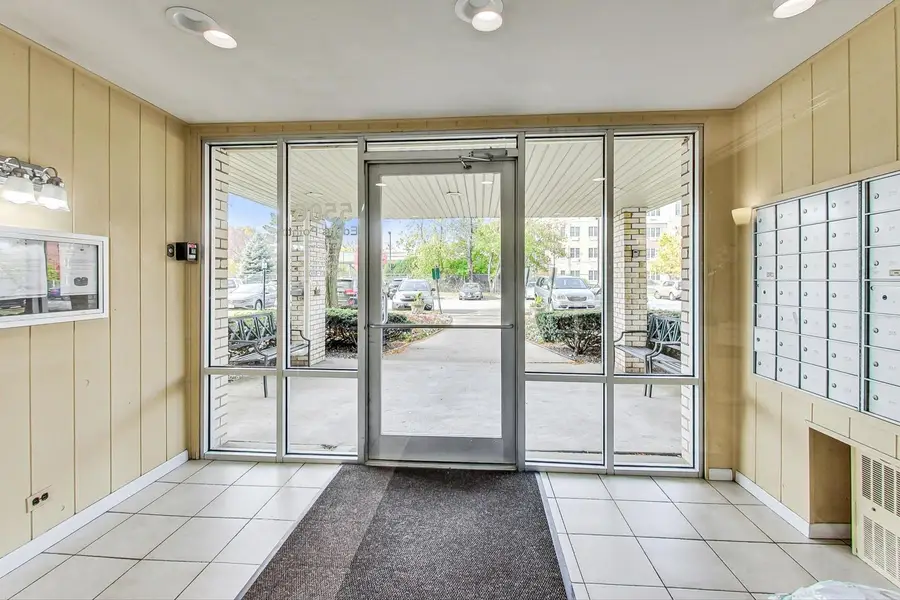 5506 N Lincoln Avenue #415, Morton Grove, IL 60053 - Image #3