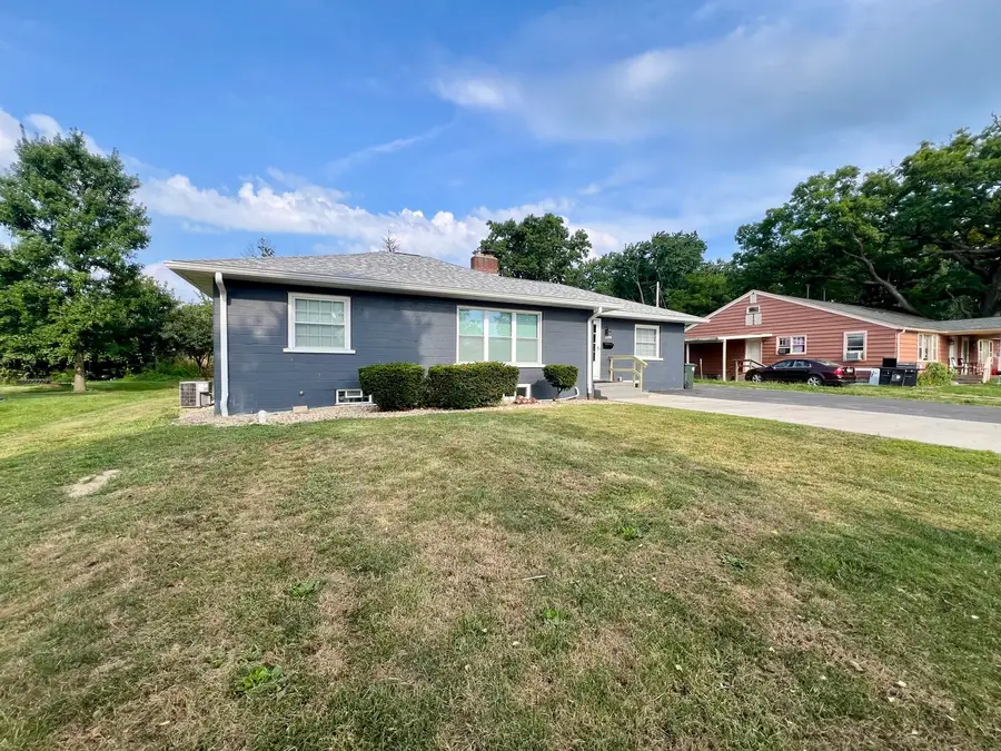 1528 Division Street, Charleston, IL 61920 - Image #3