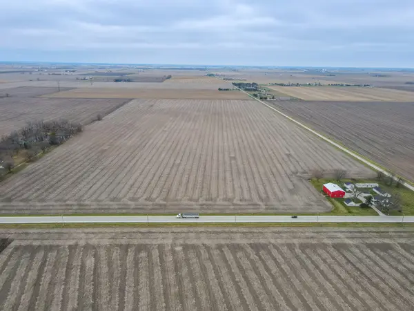 1565-B W 9000 North Road, Manteno, IL 60950