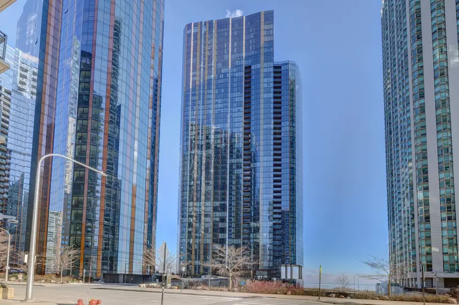 211 N Harbor Drive #2003, Chicago, IL 60601 - Image #2
