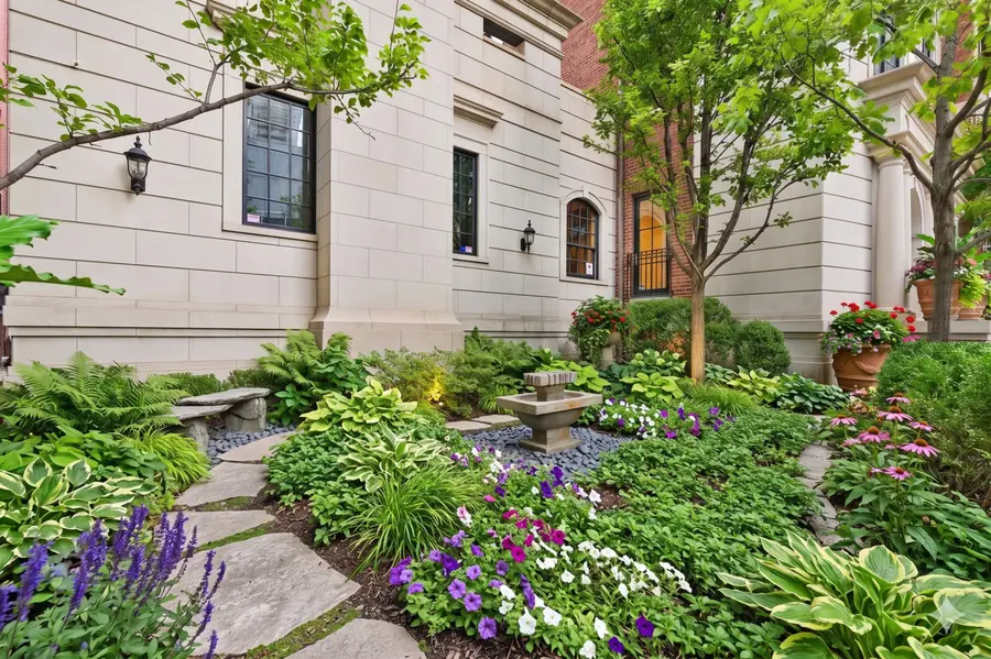 460 W Huron Street, Chicago, IL 60654 - #2