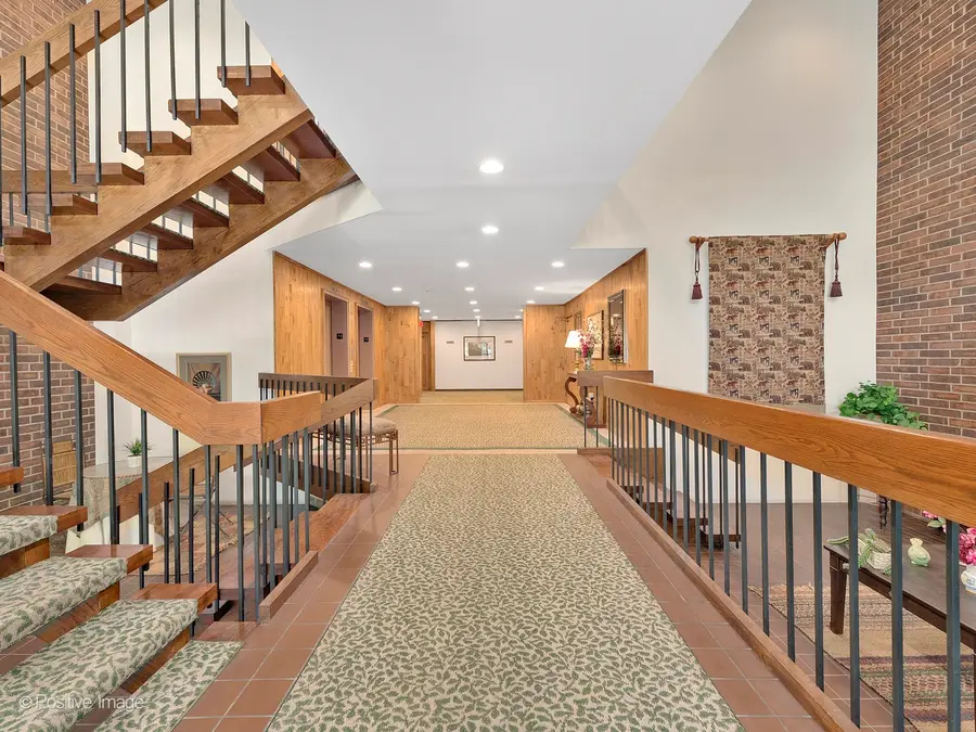 1409 Burr Oak Road #112A, Hinsdale, IL 60521 - Image #2