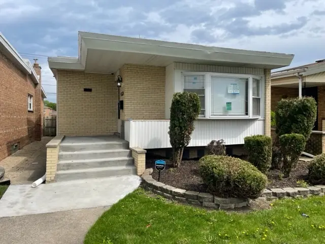 9035 S Oglesby Avenue, Chicago, IL 60617 - Image #1