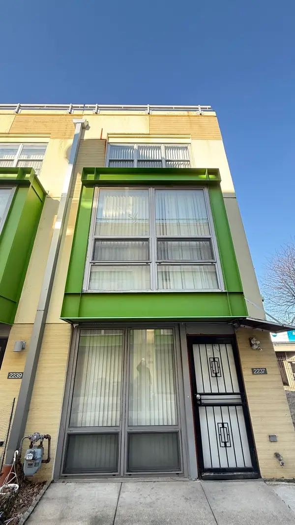 2237 S Stewart Avenue, Chicago, IL 60616