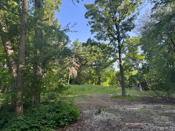 1302 N Green Bay Road, Lake Forest, IL 60045