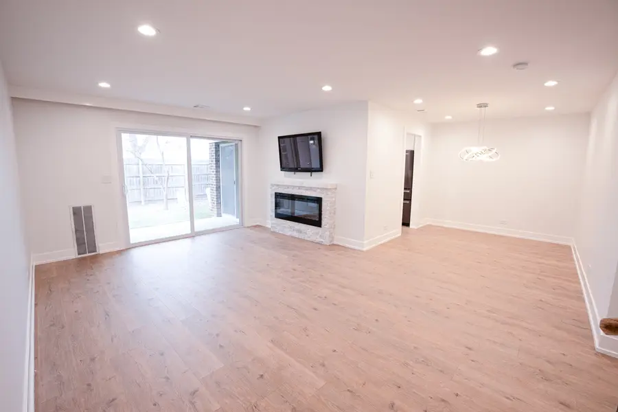 916 Surrey Drive #A1, Schaumburg, IL 60193 - #2