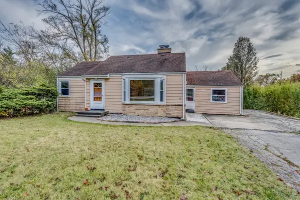 17W517 Manor Lane, Villa Park, IL 60181