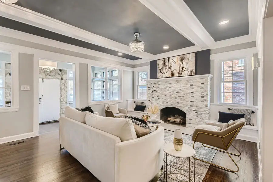 7237 S Luella Avenue, Chicago, IL 60649 - Image #2