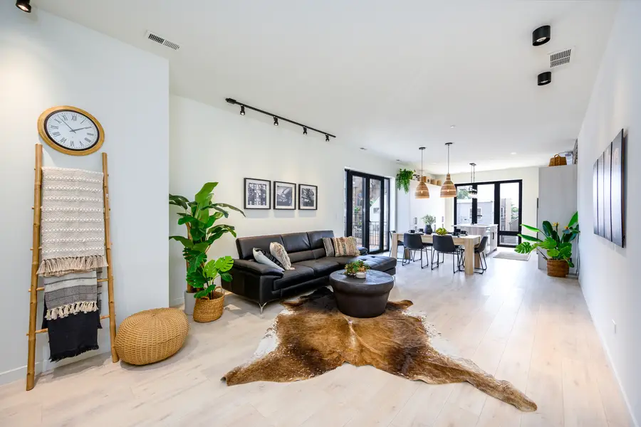 2135 W Cermak Road #1, Chicago, IL 60608 - Image #2