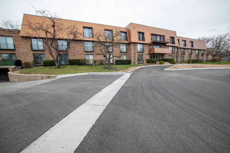 4050 Dundee Road #203, Northbrook, IL 60062 - Image #2