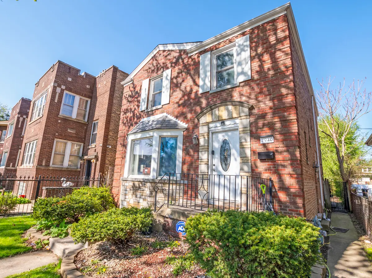 7940 S Crandon Avenue, Chicago, IL 60617 - Image #1