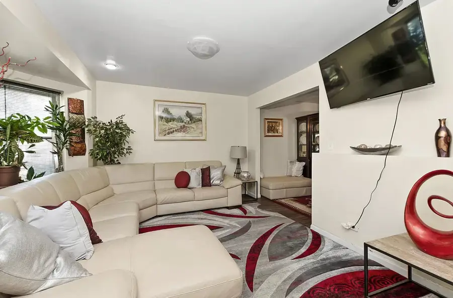 8816 S Constance Avenue, Chicago, IL 60617 - Image #3