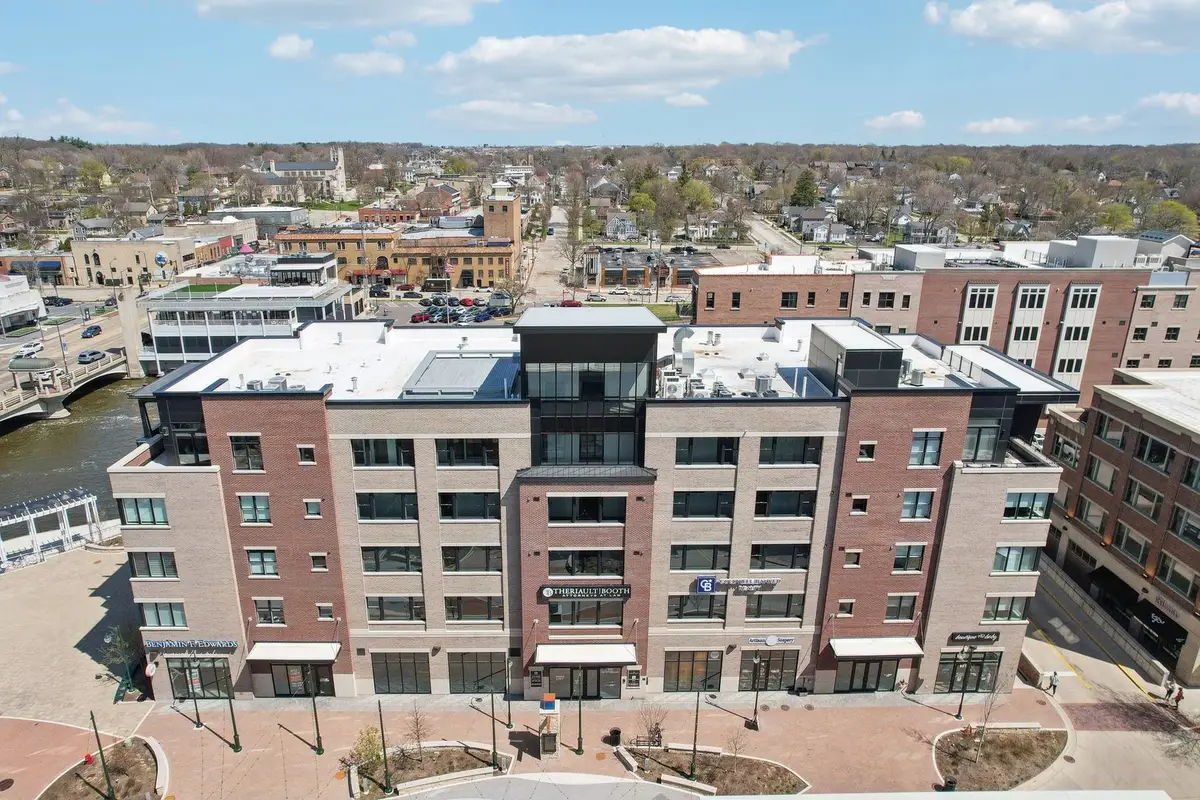 50 S 1st Street #5D, Saint Charles, IL 60174 - Image #1