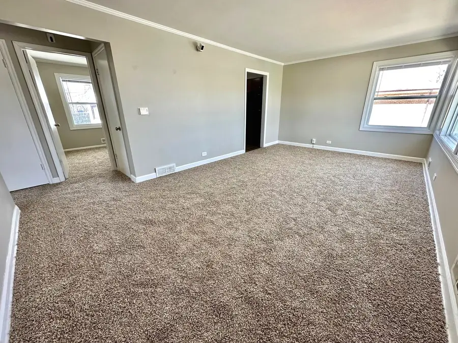 1152 Hiawatha Drive, Elgin, IL 60120 - Image #3