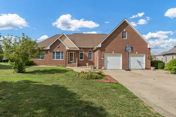 1511 River Bluff Court, Mahomet, IL 61853