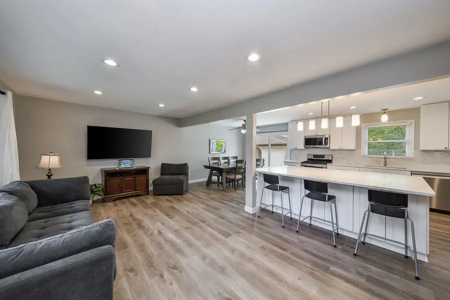 7604 Eleanor Place, Willowbrook, IL 60527 - #3