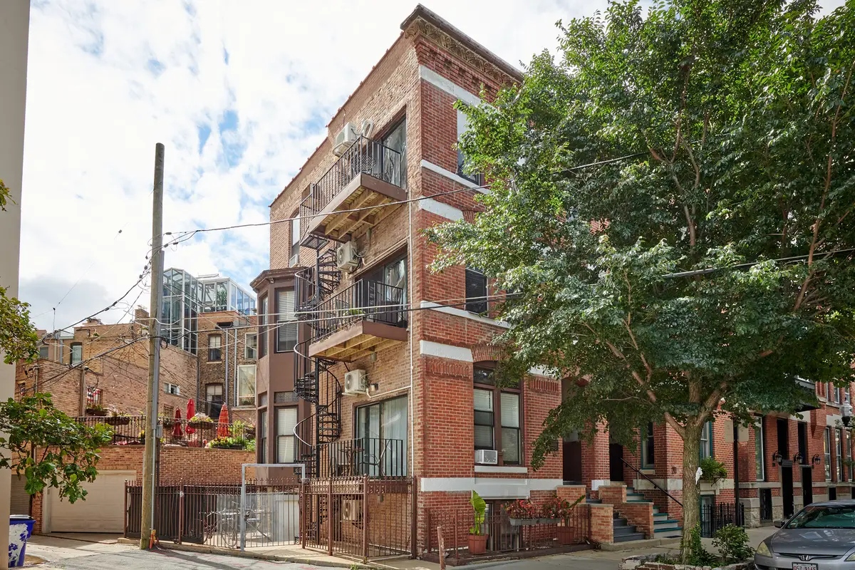 213 W Wisconsin Street, Chicago, IL 60614 - Image #1