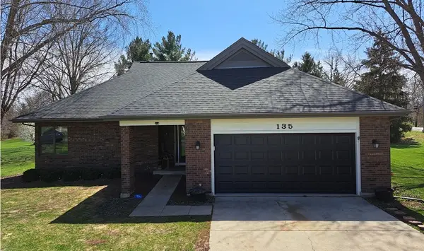 135 Thornhill Farm Lane, St. Charles, IL 60175