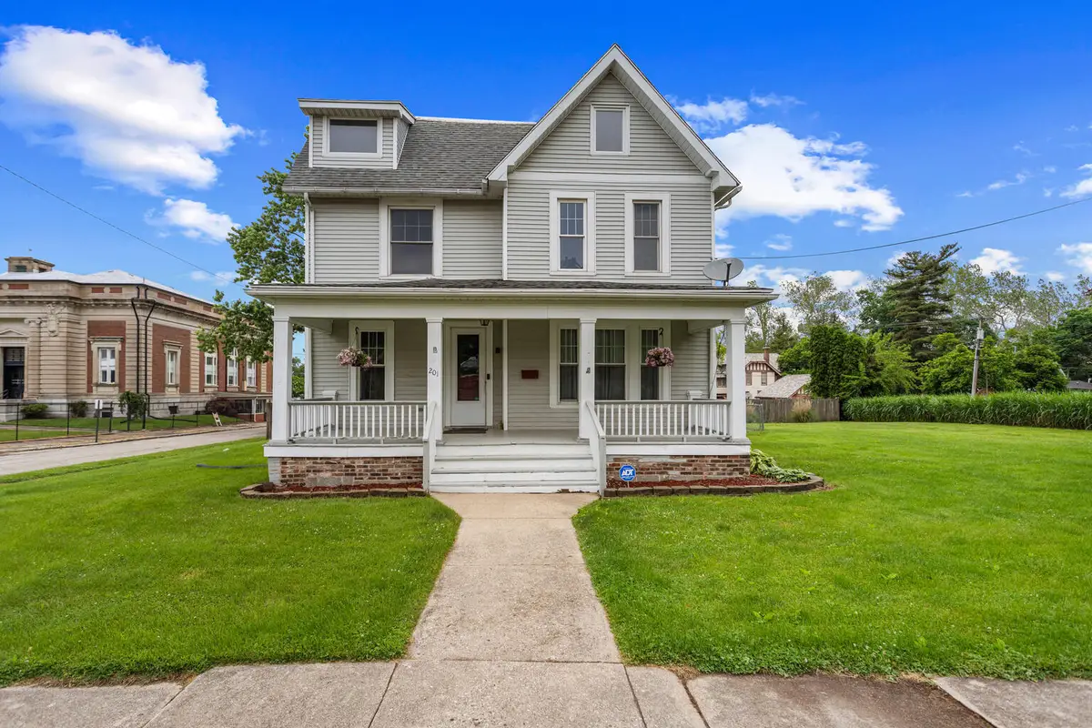 201 E Court Street, Paris, IL 61944 - Image #1
