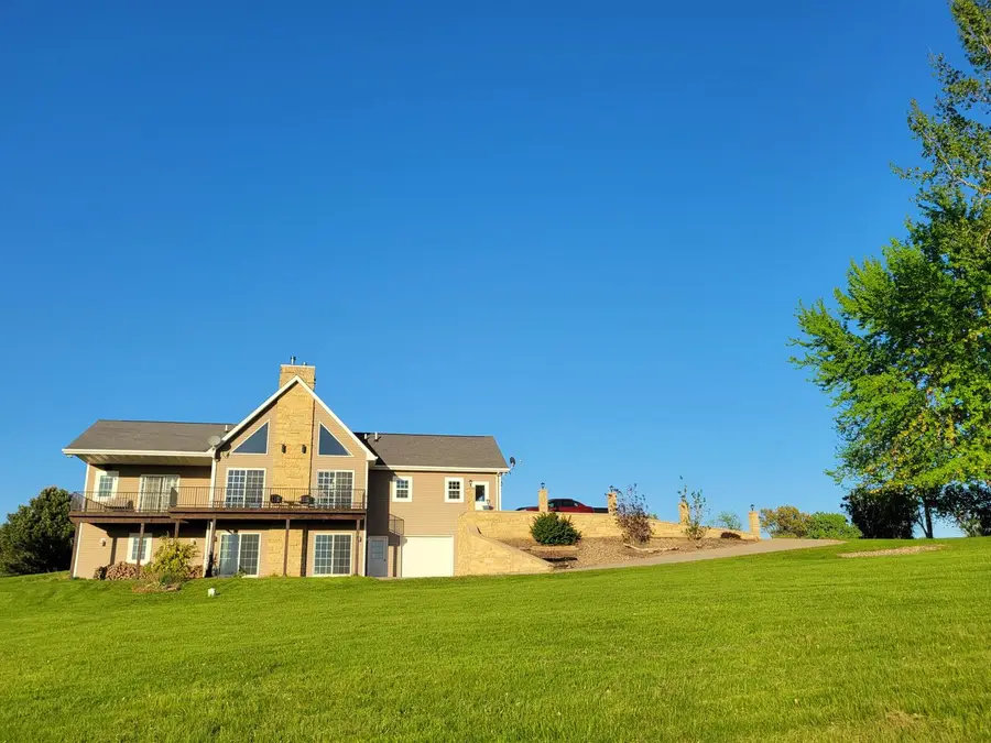 7648 N Indian Ridge Road, East Dubuque, IL 61025 - Image #2