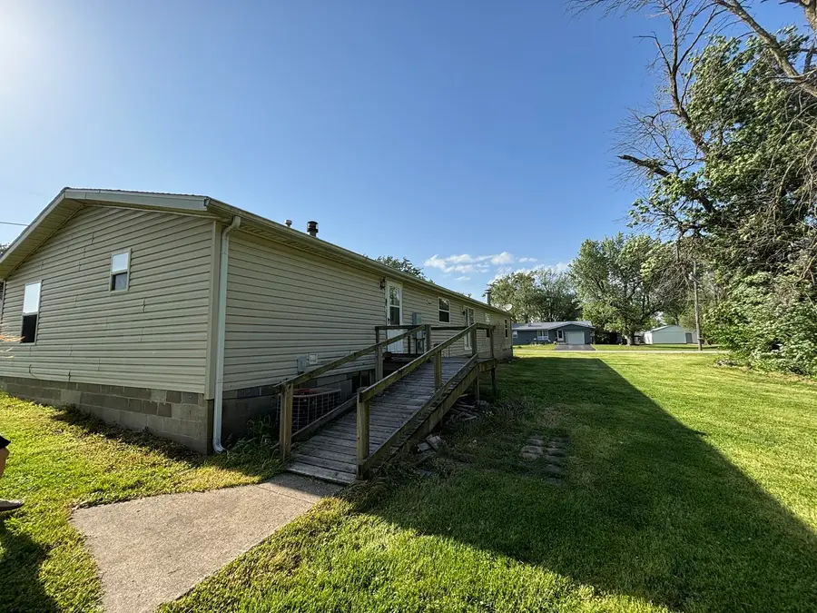 18 Lincoln Street, Lawndale, IL 61751 - Image #3