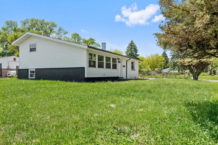 2711 Lancaster Drive, Markham, IL 60428 - Image #2