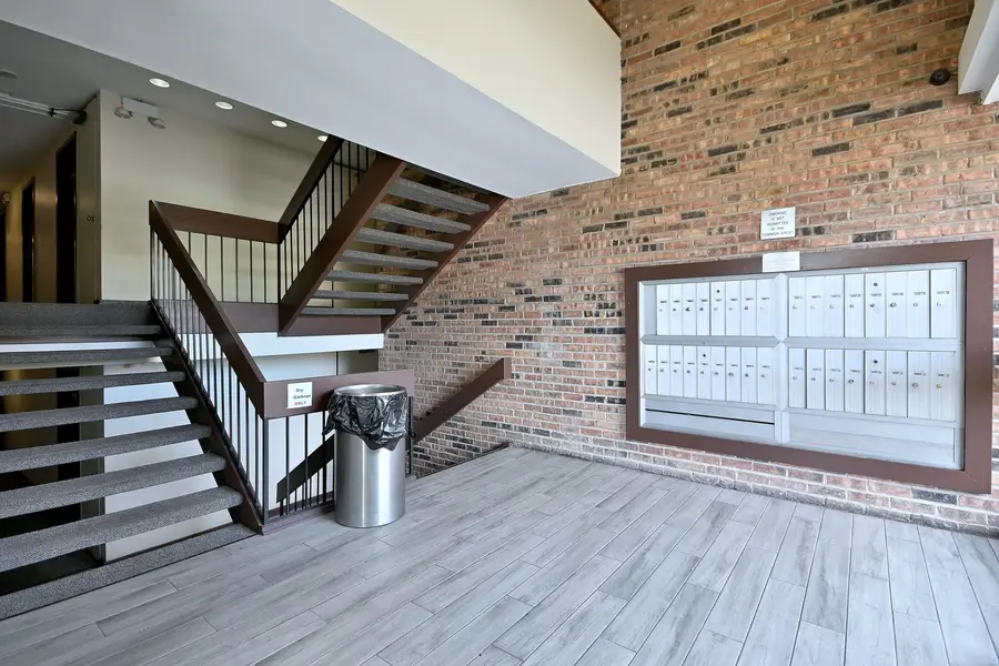 1806 Hemlock Place #105, Schaumburg, IL 60173 - Image #2