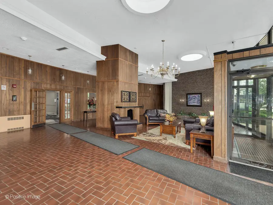 40 N Tower Road #12F, Oak Brook, IL 60523 - Image #2