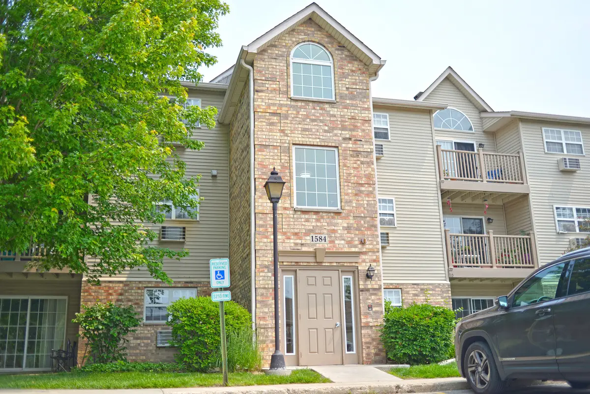 1584 W Crystal Rock Court #2B, Round Lake Beach, IL 60073 - Image #1