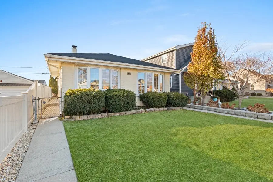 7754 S Mcvicker Avenue, Burbank, IL 60459 - Image #2